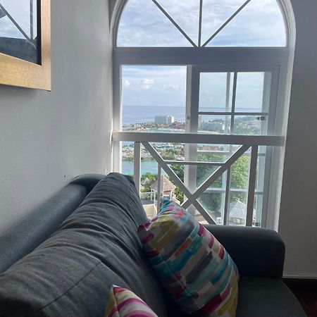 Oceanbreeze Jamaica Penthouse, 7-Minute Walk To Beach Ocho Rios Exterior photo