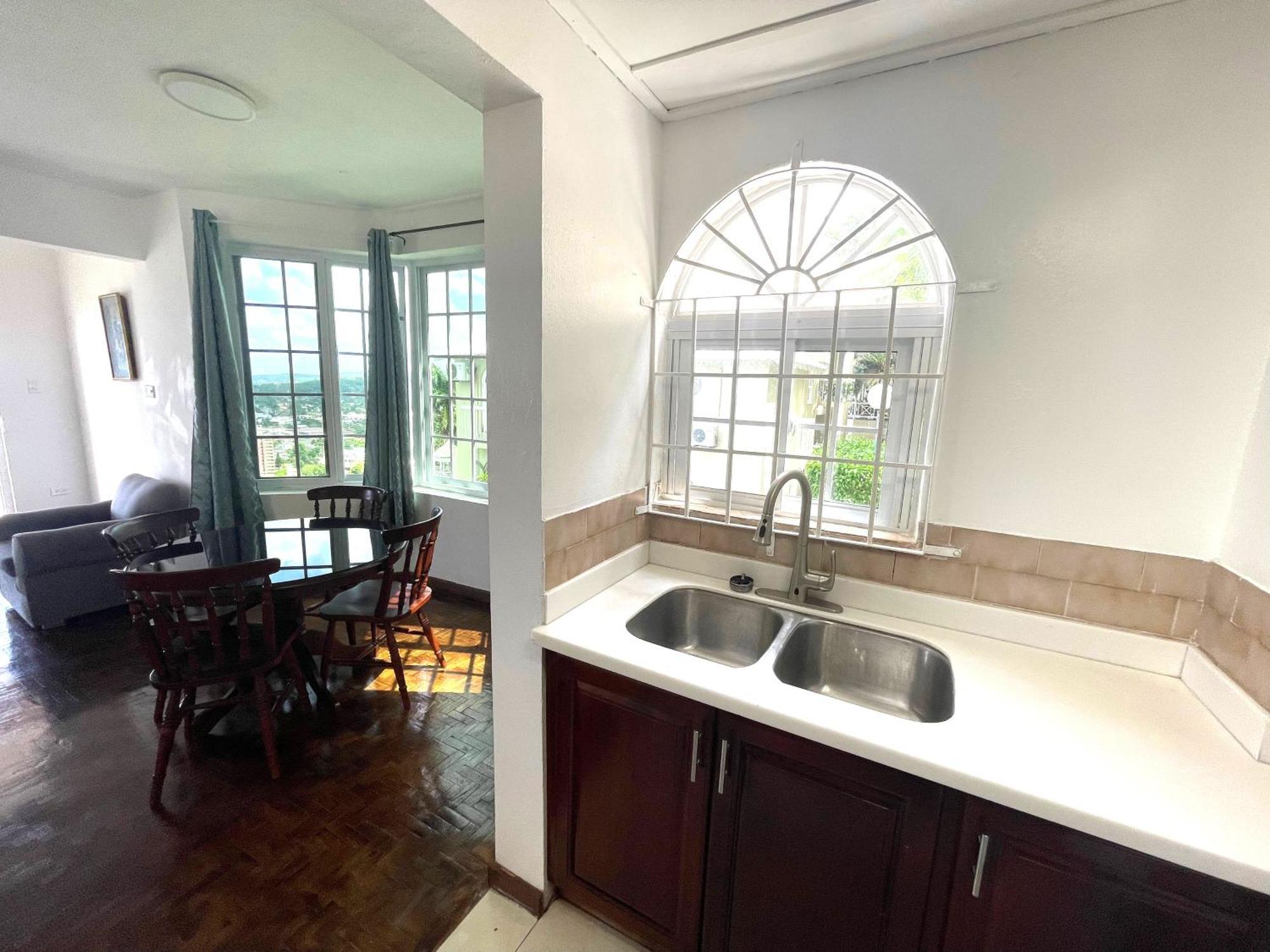 Oceanbreeze Jamaica Penthouse, 7-Minute Walk To Beach Ocho Rios Exterior photo