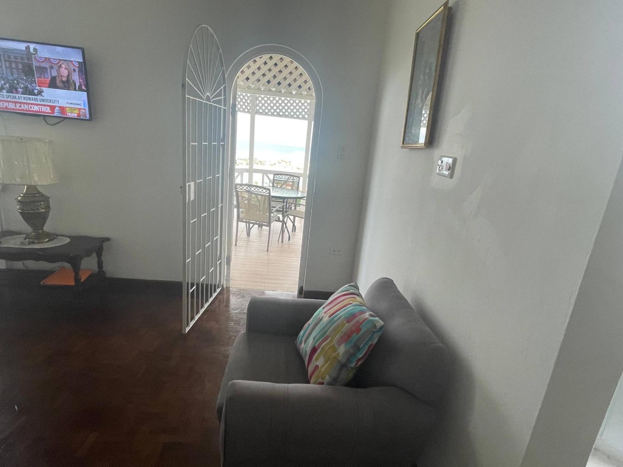 Oceanbreeze Jamaica Penthouse, 7-Minute Walk To Beach Ocho Rios Exterior photo